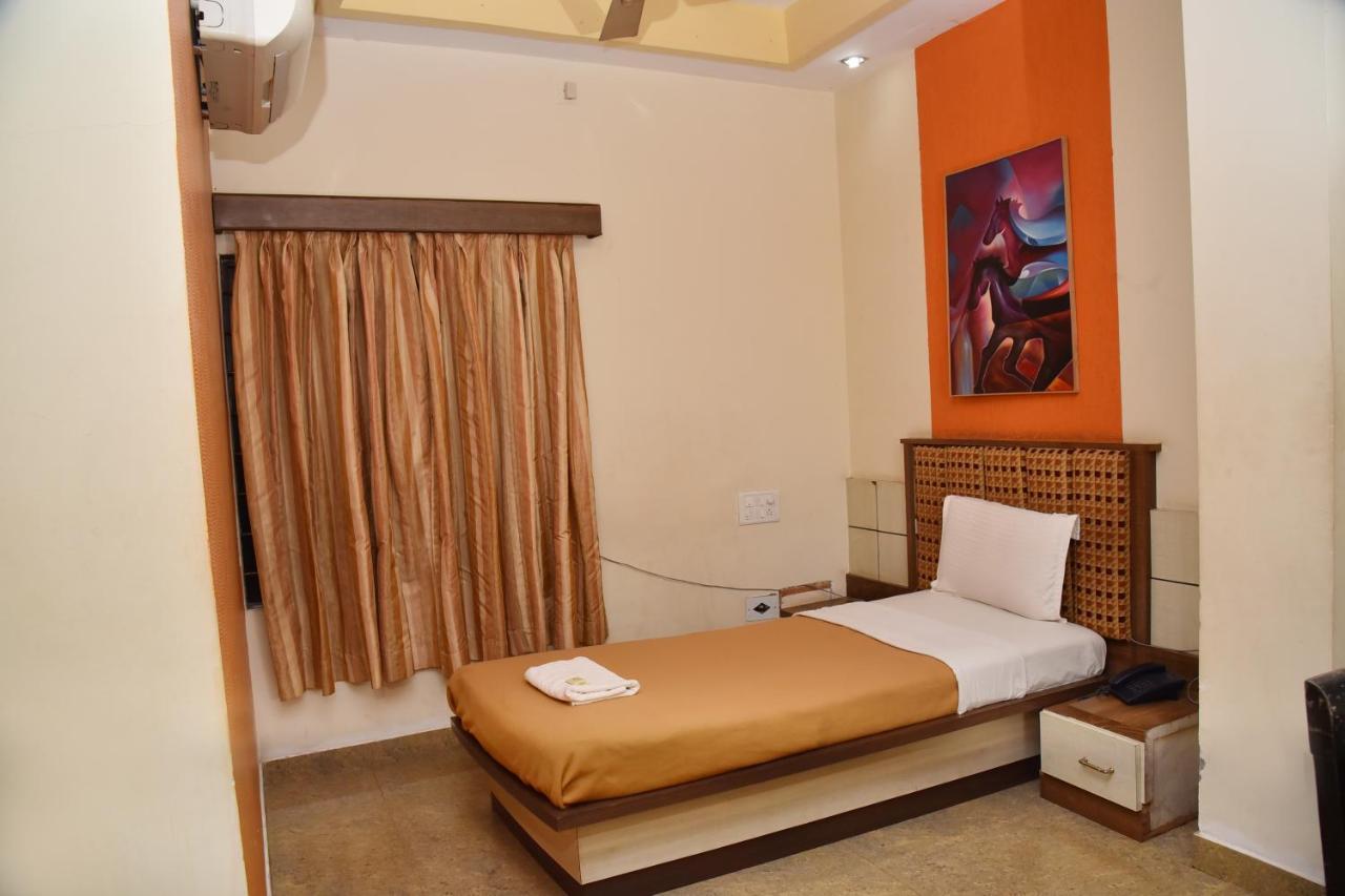 Hotel Ashlesh Манипала Экстерьер фото