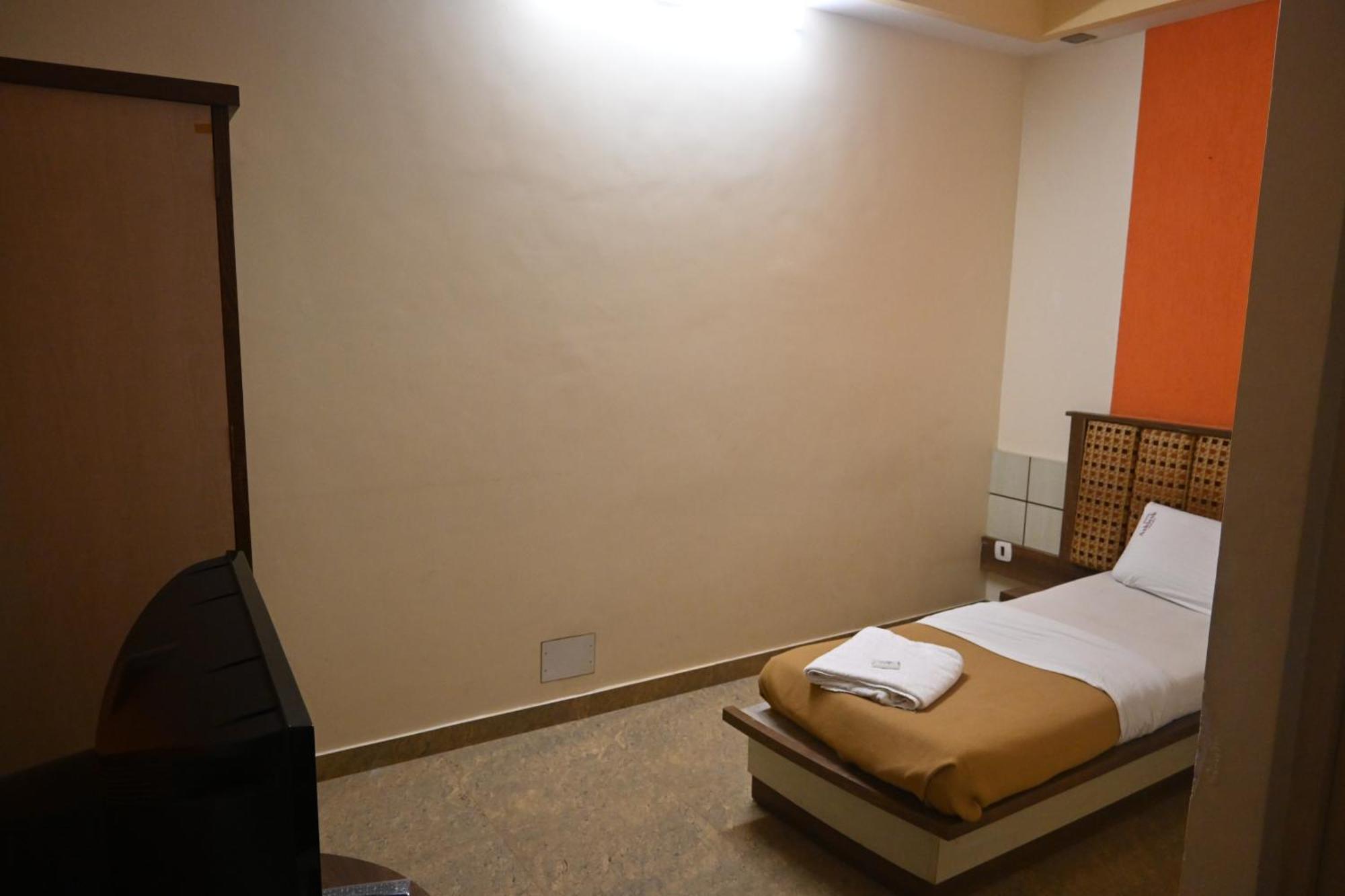 Hotel Ashlesh Манипала Экстерьер фото
